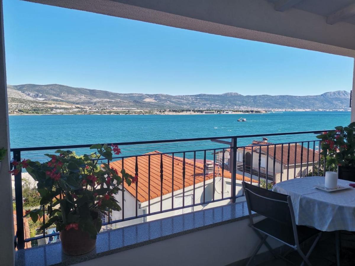 Blue View Apartment
